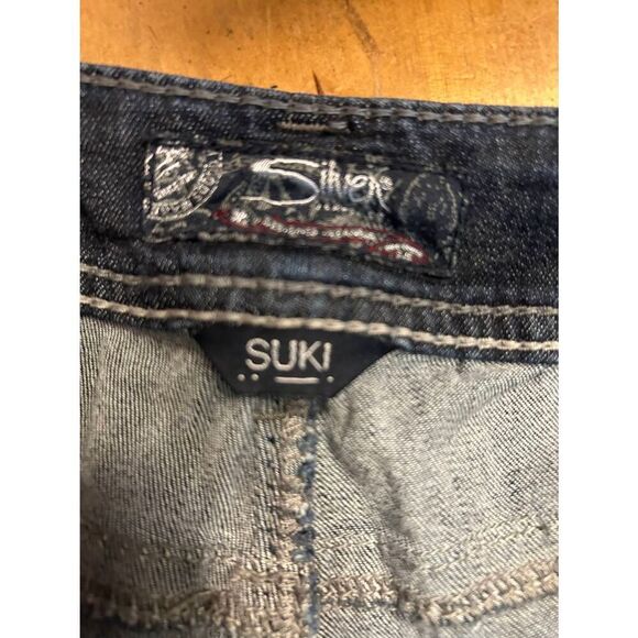 Silver Womens Suki Dark Wash Distressed Capri Jeans Embroidered Pockets Size 29 - Picture 7 of 8
